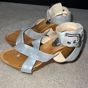 Micheal Kors metallic leather Wrap around Wedge Sandals sz 8